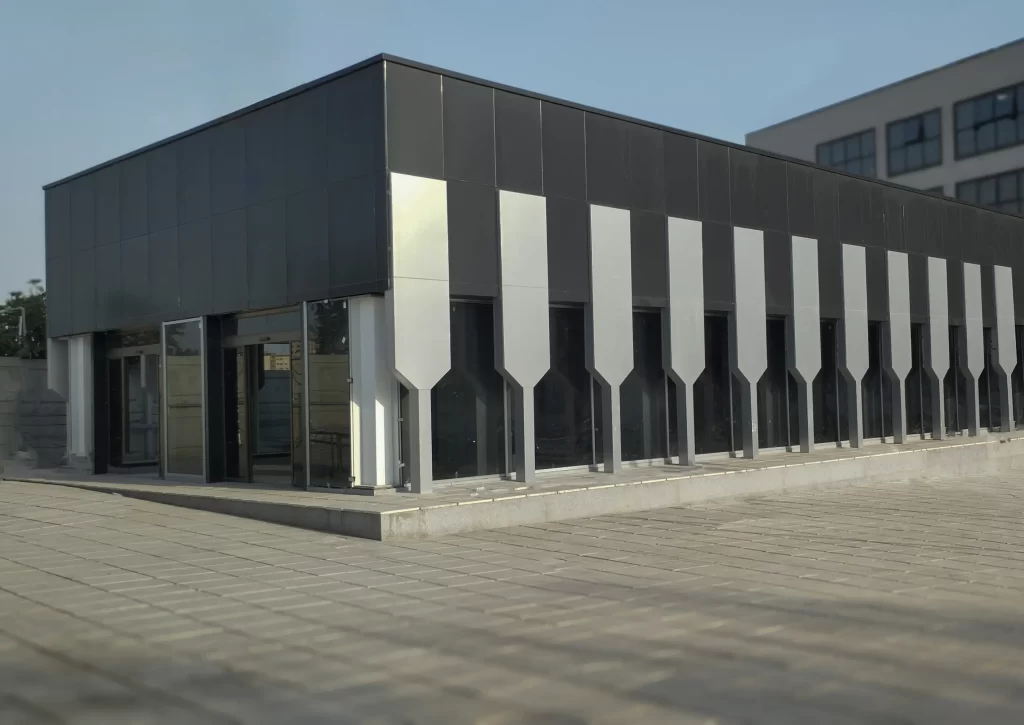 برگزاری نشست تخصصی معاونین پژوهشی دانشگاه‌ها در پردیس میکروالکترونیک و فوتونیک ایران